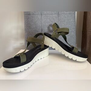 Fly London Z1371* Womens Green Yefa Wedge Sandals Size 11